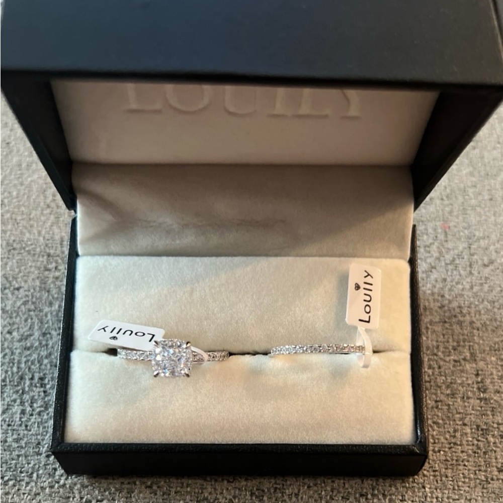 Cushion Cut Wedding Ring Set